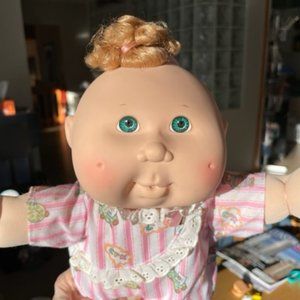 Vtg. CABBAGE PATCH KIDS by Hasbro 1992 Baby Cries So Real WORKS Orig.CPK Clothes